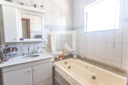 Casa à venda com 219m², 3 quartos e 4 vagas Casa à venda com 219m², 3 quartos e 4 vagasBanheiro suíte 3