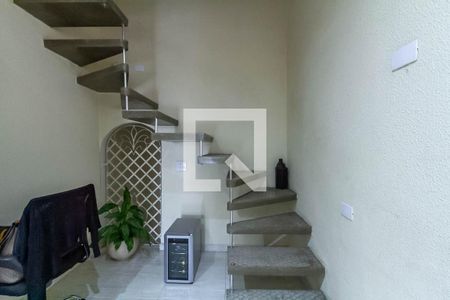 Casa para alugar com 150m², 3 quartos e 2 vagas Casa para alugar com 150m², 3 quartos e 2 vagasEscada para o Soton