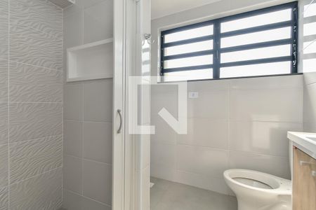 Banheiro de kitnet/studio para alugar com 1 quarto, 42m² em Sé, São Paulo