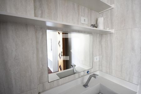 Banheiro de kitnet/studio para alugar com 1 quarto, 29m² em Liberdade, São Paulo