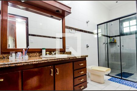 Casa à venda com 255m², 3 quartos e 4 vagasBanheiro da Suíte 2