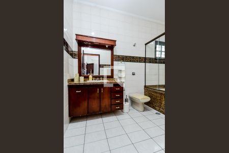 Casa à venda com 255m², 3 quartos e 4 vagasBanheiro da Suíte 1