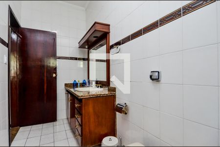 Casa à venda com 255m², 3 quartos e 4 vagasBanheiro da Suíte 2
