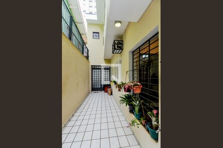 Casa à venda com 255m², 3 quartos e 4 vagasCorredor Lateral 