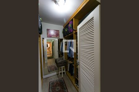 Apartamento à venda com 224m², 4 quartos e 3 vagasCloset da suíte 2