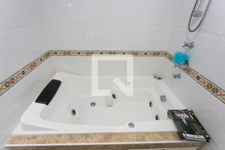 Apartamento à venda com 224m², 4 quartos e 3 vagasBanheiro da Suíte 2