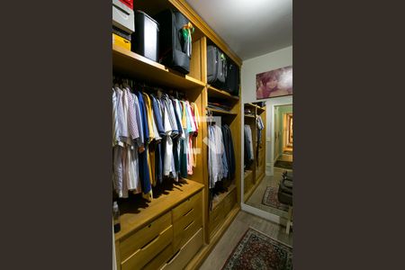 Apartamento à venda com 224m², 4 quartos e 3 vagasCloset da suíte 2