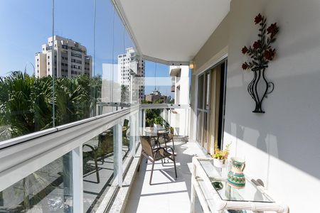 Apartamento à venda com 224m², 4 quartos e 3 vagasVaranda