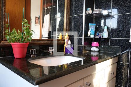 Apartamento à venda com 180m², 3 quartos e 2 vagasSuíte banheiro 