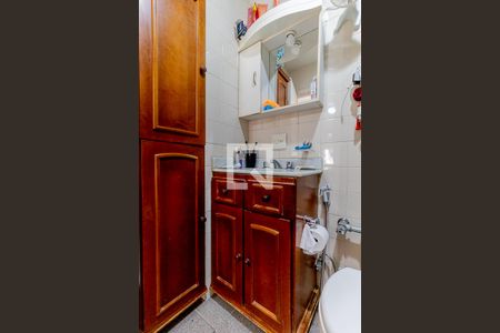 Apartamento à venda com 220m², 3 quartos e 2 vagas Apartamento à venda com 220m², 3 quartos e 2 vagasBanheiro da Suíte