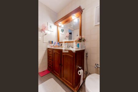 Apartamento à venda com 220m², 3 quartos e 2 vagas Apartamento à venda com 220m², 3 quartos e 2 vagasBanheiro Social