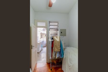 Apartamento à venda com 220m², 3 quartos e 2 vagas Apartamento à venda com 220m², 3 quartos e 2 vagasQuarto de Serviço