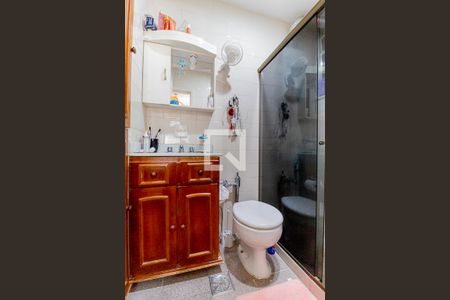 Apartamento à venda com 220m², 3 quartos e 2 vagas Apartamento à venda com 220m², 3 quartos e 2 vagasBanheiro da Suíte