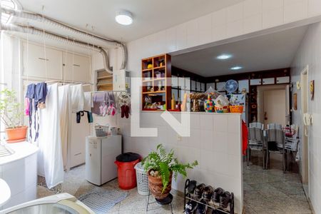 Apartamento à venda com 220m², 3 quartos e 2 vagas Apartamento à venda com 220m², 3 quartos e 2 vagasÁrea de Serviço