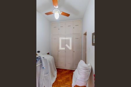 Apartamento à venda com 220m², 3 quartos e 2 vagas Apartamento à venda com 220m², 3 quartos e 2 vagasQuarto de Serviço