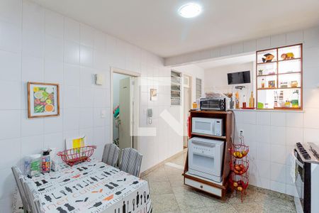Apartamento à venda com 220m², 3 quartos e 2 vagas Apartamento à venda com 220m², 3 quartos e 2 vagasCozinha