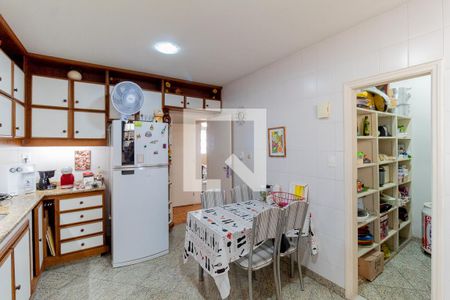 Apartamento à venda com 220m², 3 quartos e 2 vagas Apartamento à venda com 220m², 3 quartos e 2 vagasCozinha