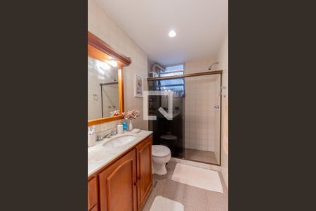 Apartamento à venda com 220m², 3 quartos e 2 vagas Apartamento à venda com 220m², 3 quartos e 2 vagasBanheiro Social