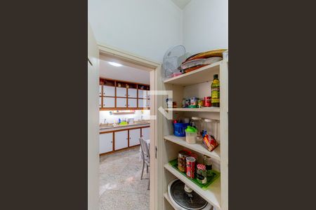 Apartamento à venda com 220m², 3 quartos e 2 vagas Apartamento à venda com 220m², 3 quartos e 2 vagasDespensa