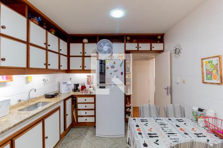 Apartamento à venda com 220m², 3 quartos e 2 vagas Apartamento à venda com 220m², 3 quartos e 2 vagasCozinha