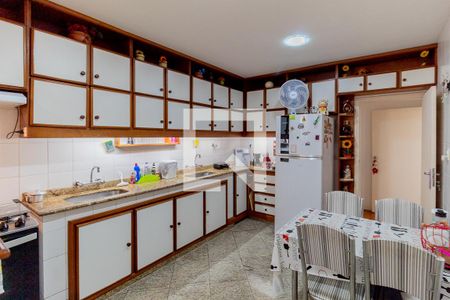 Apartamento à venda com 220m², 3 quartos e 2 vagas Apartamento à venda com 220m², 3 quartos e 2 vagasCozinha