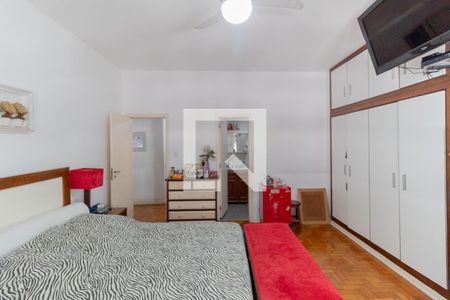 Apartamento à venda com 220m², 3 quartos e 2 vagas Apartamento à venda com 220m², 3 quartos e 2 vagasSuíte