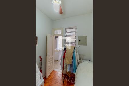 Apartamento à venda com 220m², 3 quartos e 2 vagas Apartamento à venda com 220m², 3 quartos e 2 vagasQuarto de Serviço