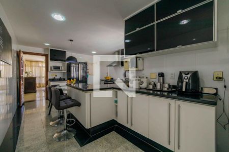 Apartamento à venda com 510m², 5 quartos e 4 vagas Apartamento à venda com 510m², 5 quartos e 4 vagasCozinha