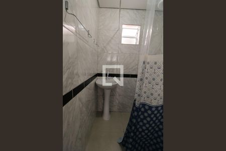 Banheiro de kitnet/studio para alugar com 1 quarto, 15m² em Jardim das Vertentes, São Paulo