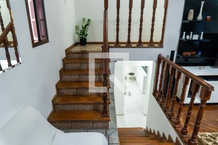 Casa à venda com 160m², 3 quartos e 3 vagasEscada