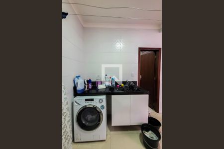 Casa à venda com 200m², 3 quartos e 3 vagas Casa à venda com 200m², 3 quartos e 3 vagasÁrea de Serviço