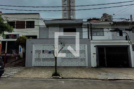 Casa à venda com 200m², 3 quartos e 3 vagas Casa à venda com 200m², 3 quartos e 3 vagasFachada