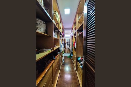 Casa à venda com 200m², 3 quartos e 3 vagas Casa à venda com 200m², 3 quartos e 3 vagasCloset Quarto 3 - Suíte