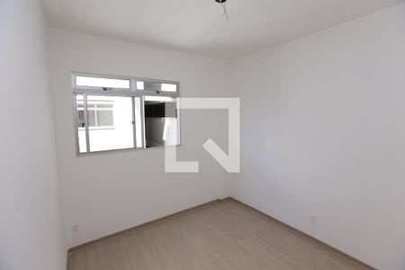 Quarto 2 de apartamento à venda com 2 quartos, 47m² em Chácaras Califórnia, Contagem