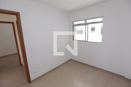 Quarto 2 de apartamento à venda com 2 quartos, 47m² em Chácaras Califórnia, Contagem