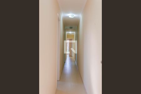 Casa à venda com 130m², 4 quartos e 2 vagasCorredor