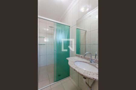 Casa à venda com 130m², 4 quartos e 2 vagasBanheiro SUite 1