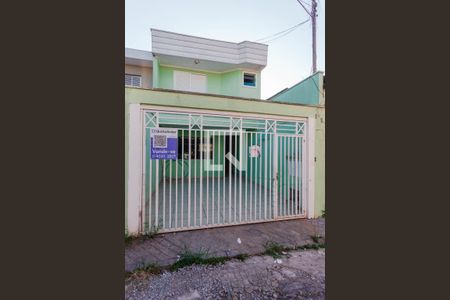 Casa à venda com 130m², 4 quartos e 2 vagasFachada