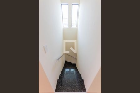 Casa à venda com 130m², 4 quartos e 2 vagasEscadas