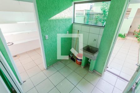 Casa à venda com 130m², 4 quartos e 2 vagasLavanderia