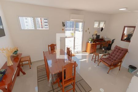 Sala de apartamento à venda com 2 quartos, 130m² em Vila Itapura, Campinas