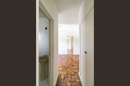 Corredor para cozinha e banheiro de apartamento para alugar com 1 quarto, 48m² em Vila Nova Conceição, São Paulo