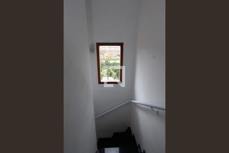 Escada de casa para alugar com 3 quartos, 125m² em Parque Assunção, Taboão da Serra