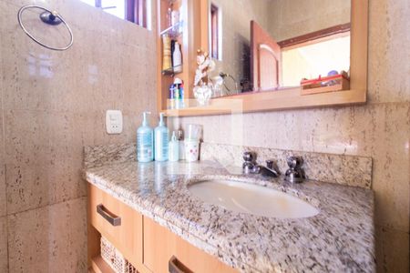 Casa à venda com 340m², 4 quartos e 4 vagasBanheiro da Suíte