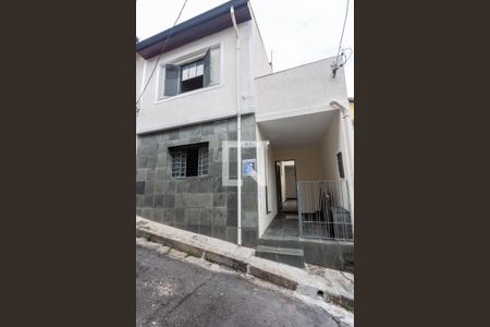 Casa à venda com 80m², 2 quartos e 1 vaga Casa à venda com 80m², 2 quartos e 1 vagaFachada
