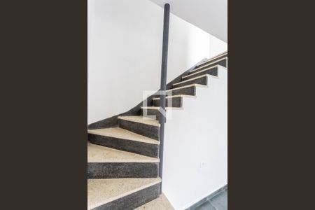 Escada de casa à venda com 2 quartos, 80m² em Vila Moraes, São Paulo