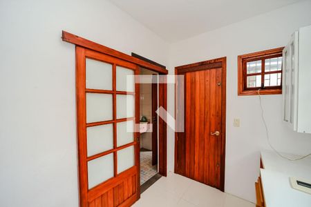 Casa à venda com 650m², 3 quartos e 4 vagas Casa à venda com 650m², 3 quartos e 4 vagasEscritório