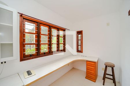 Casa à venda com 650m², 3 quartos e 4 vagas Casa à venda com 650m², 3 quartos e 4 vagasEscritório