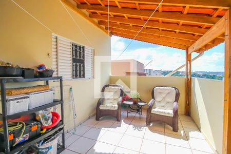 Casa à venda com 72m², 2 quartos e 2 vagasVaranda