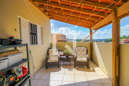 Casa à venda com 72m², 2 quartos e 2 vagasVaranda